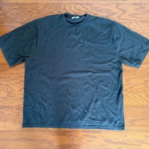 Uniqlo Men's Black and Grey T-shirt